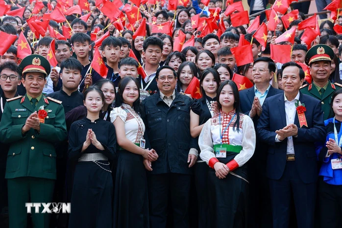 Thủ tướng mong muốn học sinh dân tộc thiểu số ấp ủ ước mơ, hoài bão và khát vọng vươn lên